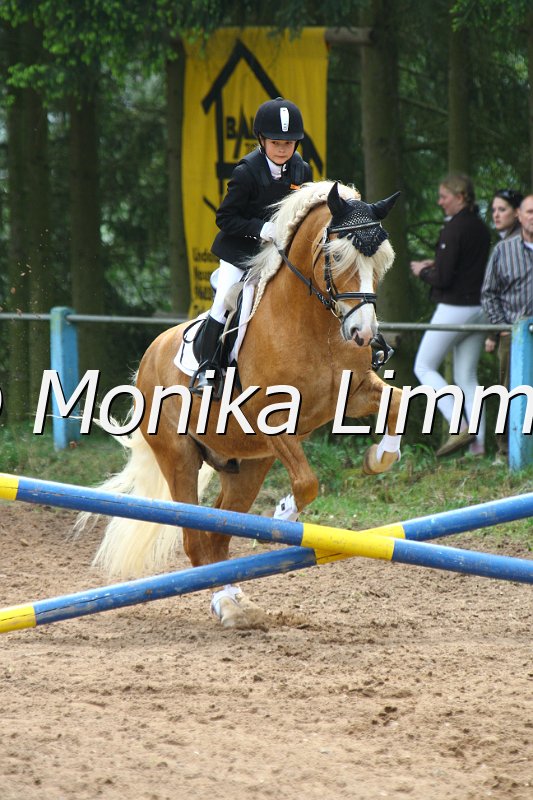 005L3667_schneider leah.JPG